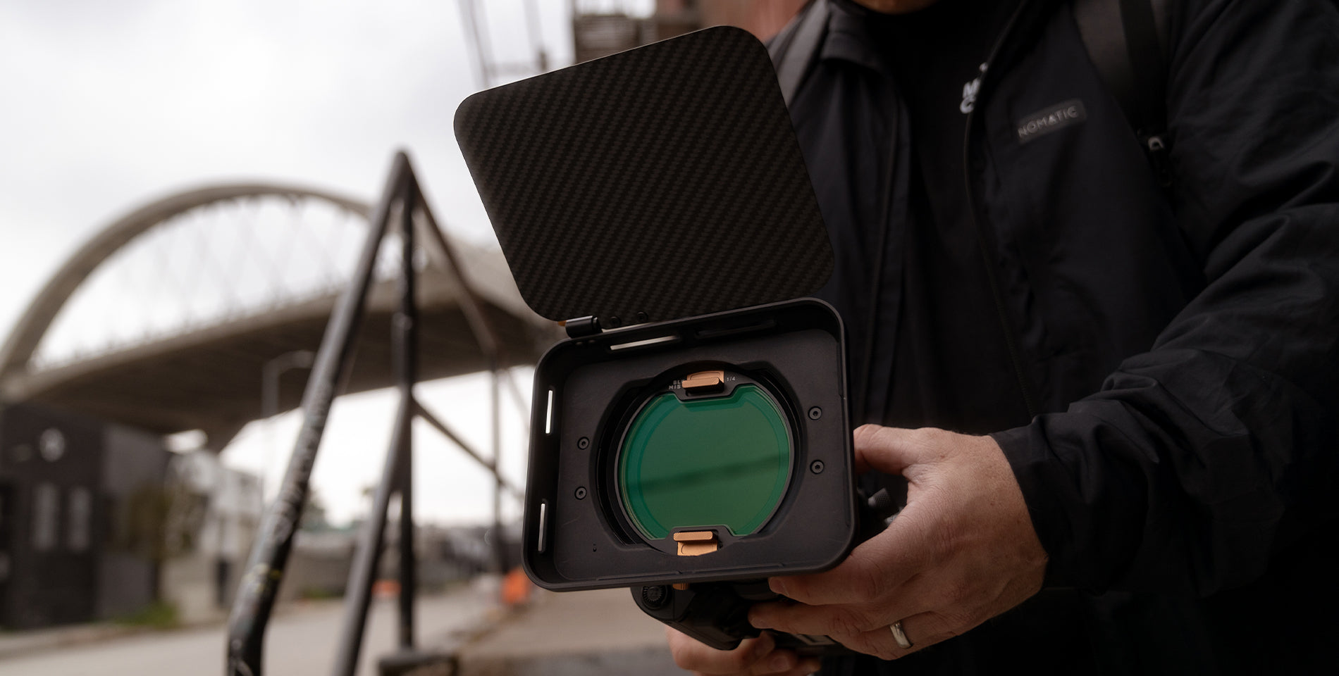 Compact VND/PL Matte Box providing glare reduction